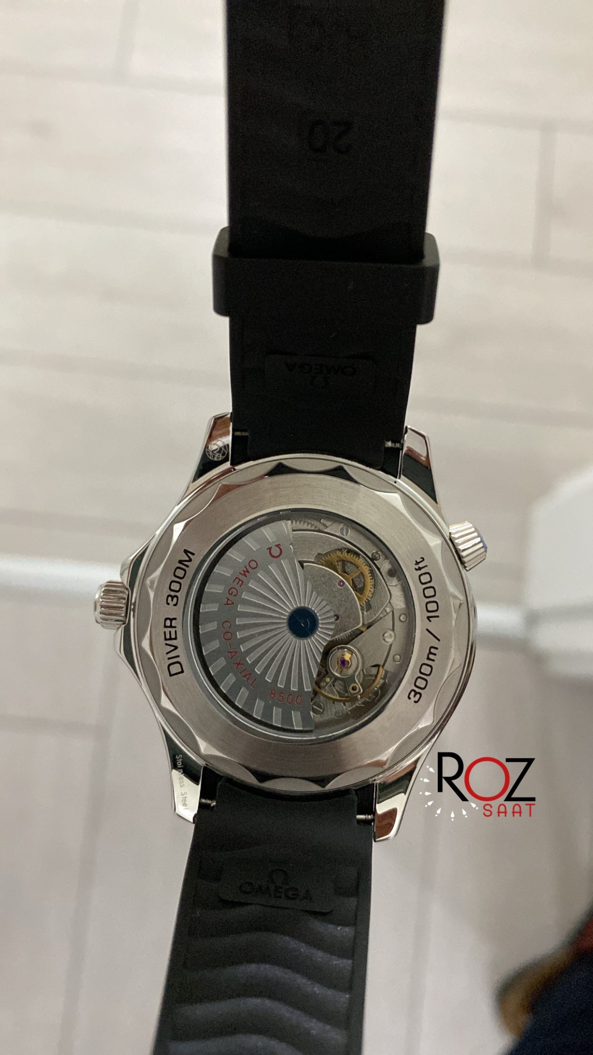 omega-seamaster-diver-300m-siyah-kaucuk-replika-saat