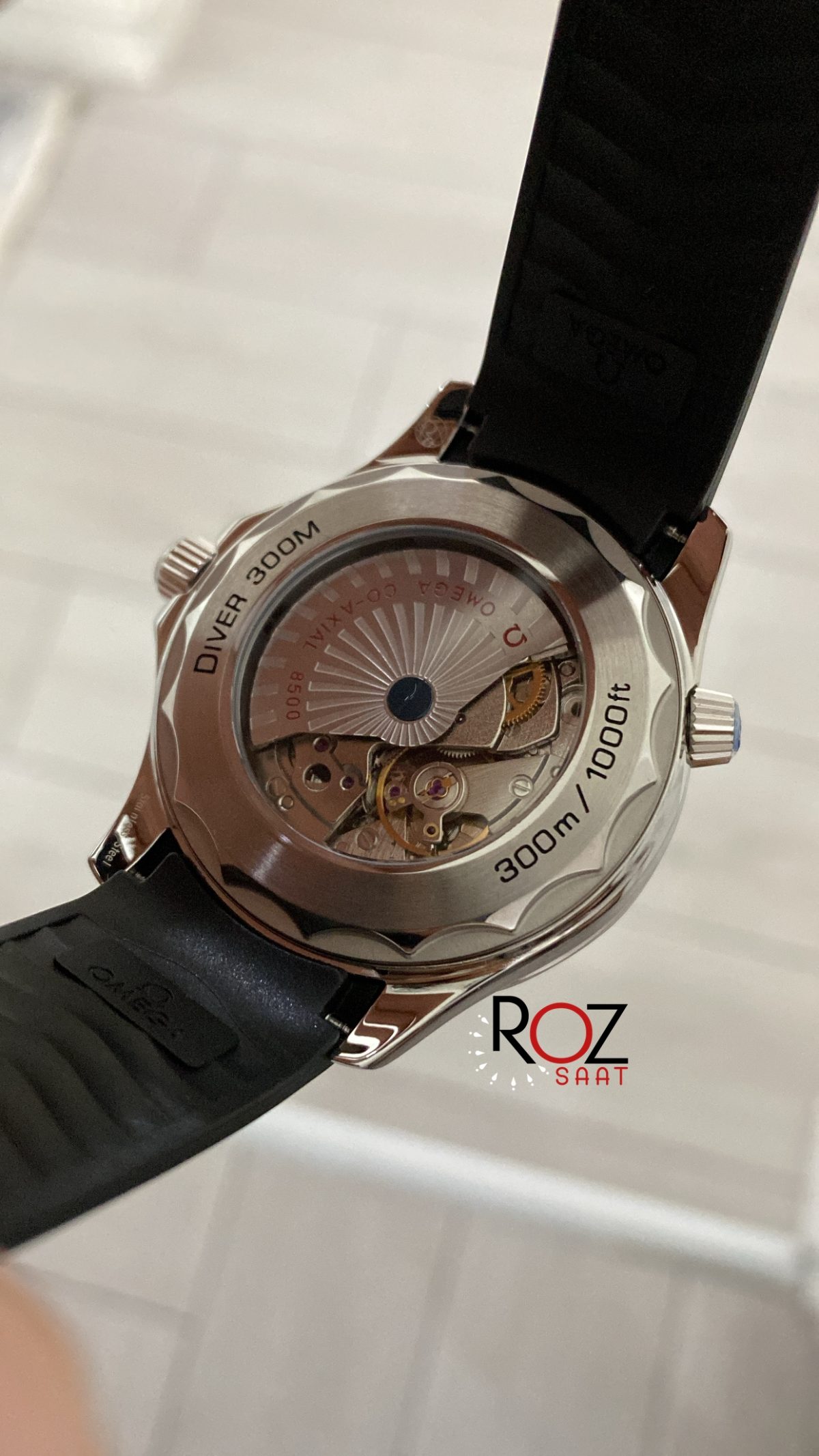omega-seamaster-diver-300m-siyah-kaucuk-replika-saat