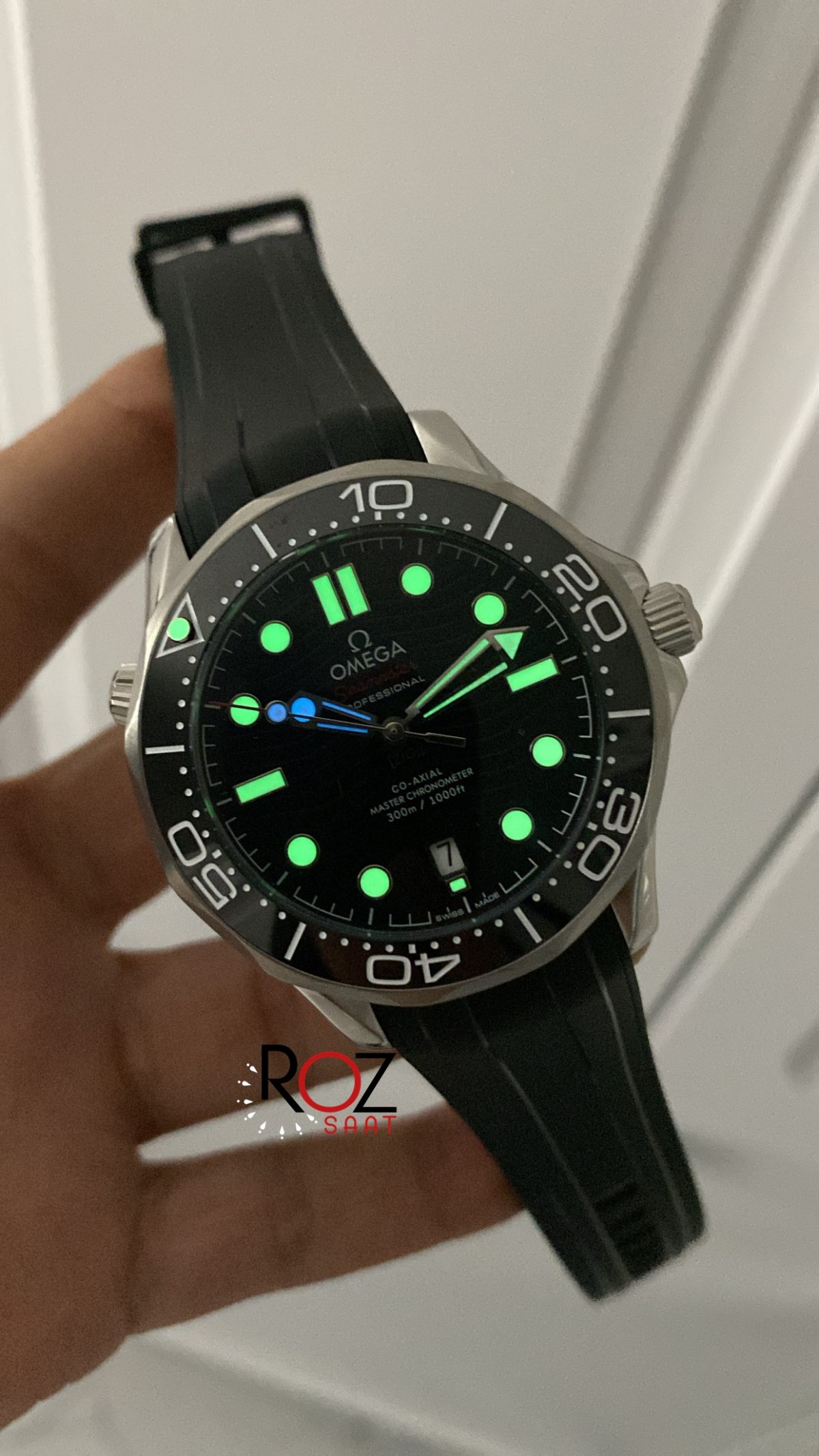 omega-seamaster-diver-300m-siyah-kaucuk-replika-saat